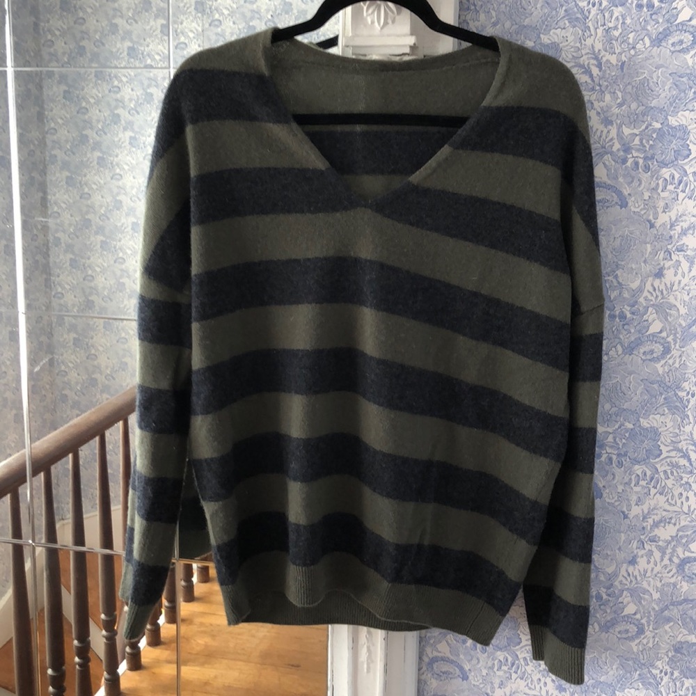 100% Cashmere V neck